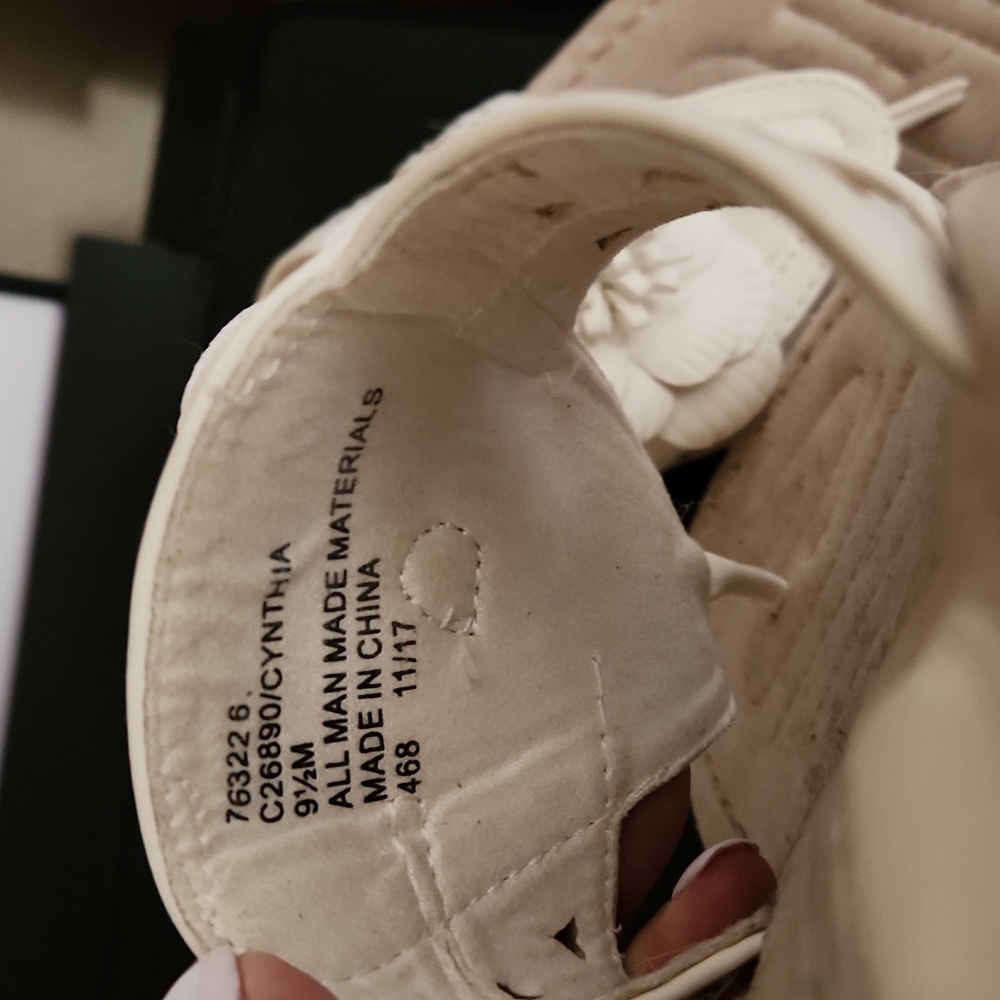 Cliffs by White Mountain Sandals - Picture 3 of 3